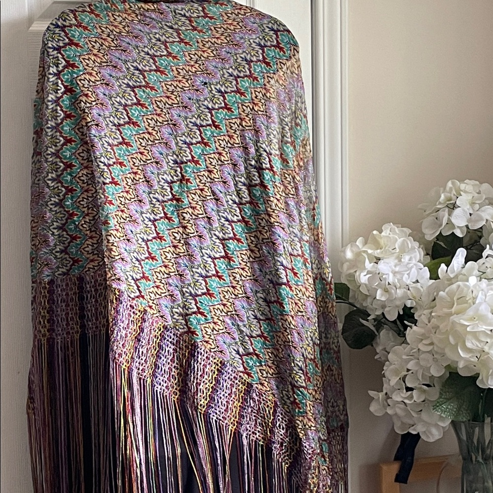 Stunning Piano Shawl!!! Wow. ☺️ Fringe and Colour and Fringe Oh My! Large Square - Picture 15 of 16